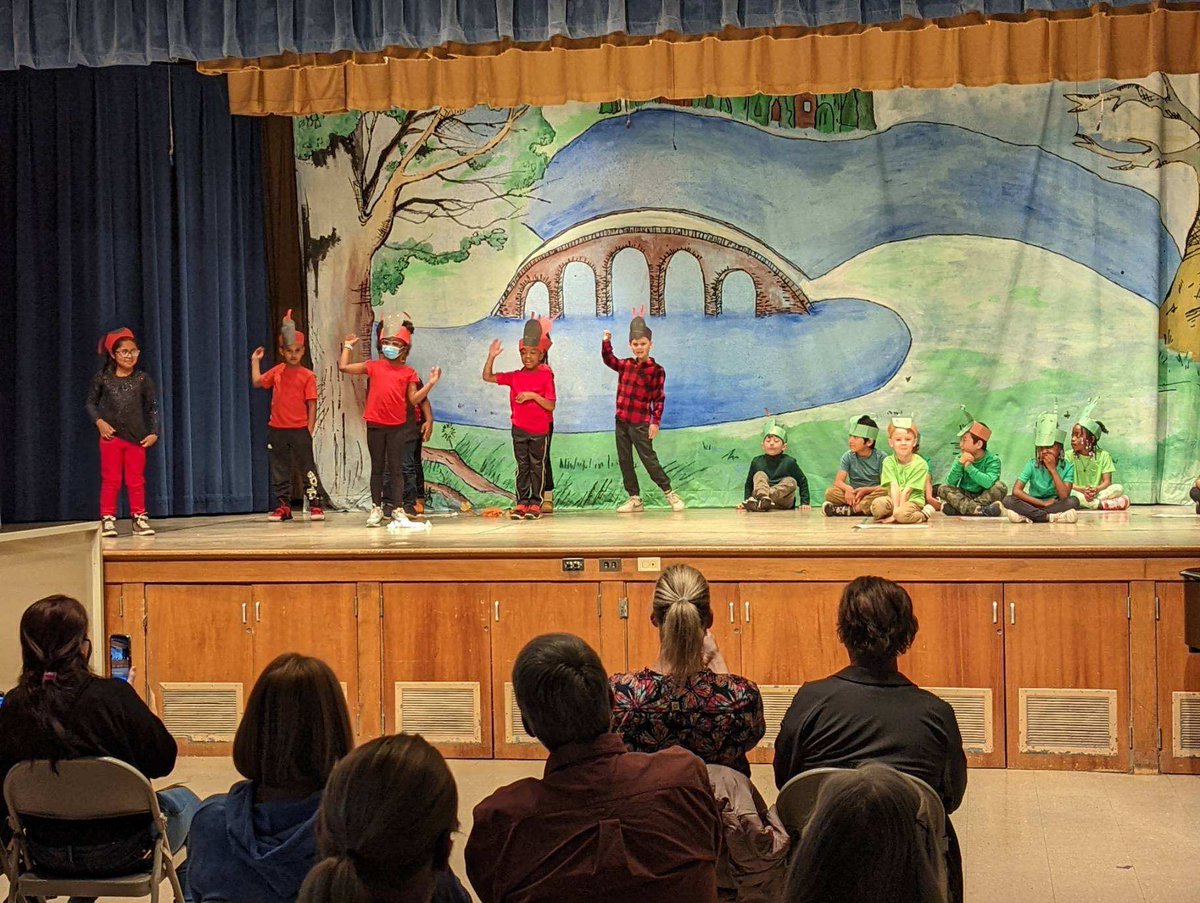MoreheadStars's tweet photo. The Ants and the Grasshopper was a packed house for Mrs. Hinerman’s first grade class performance! Just amazing STARS!!! 🌟 🌟 🌟 @SZendle @littleartgcs @GCSchoolsNC @melissawilson29 @vFowlerRocks10 @LibraryMorehead https://t.co/XBZvYfD5Q3