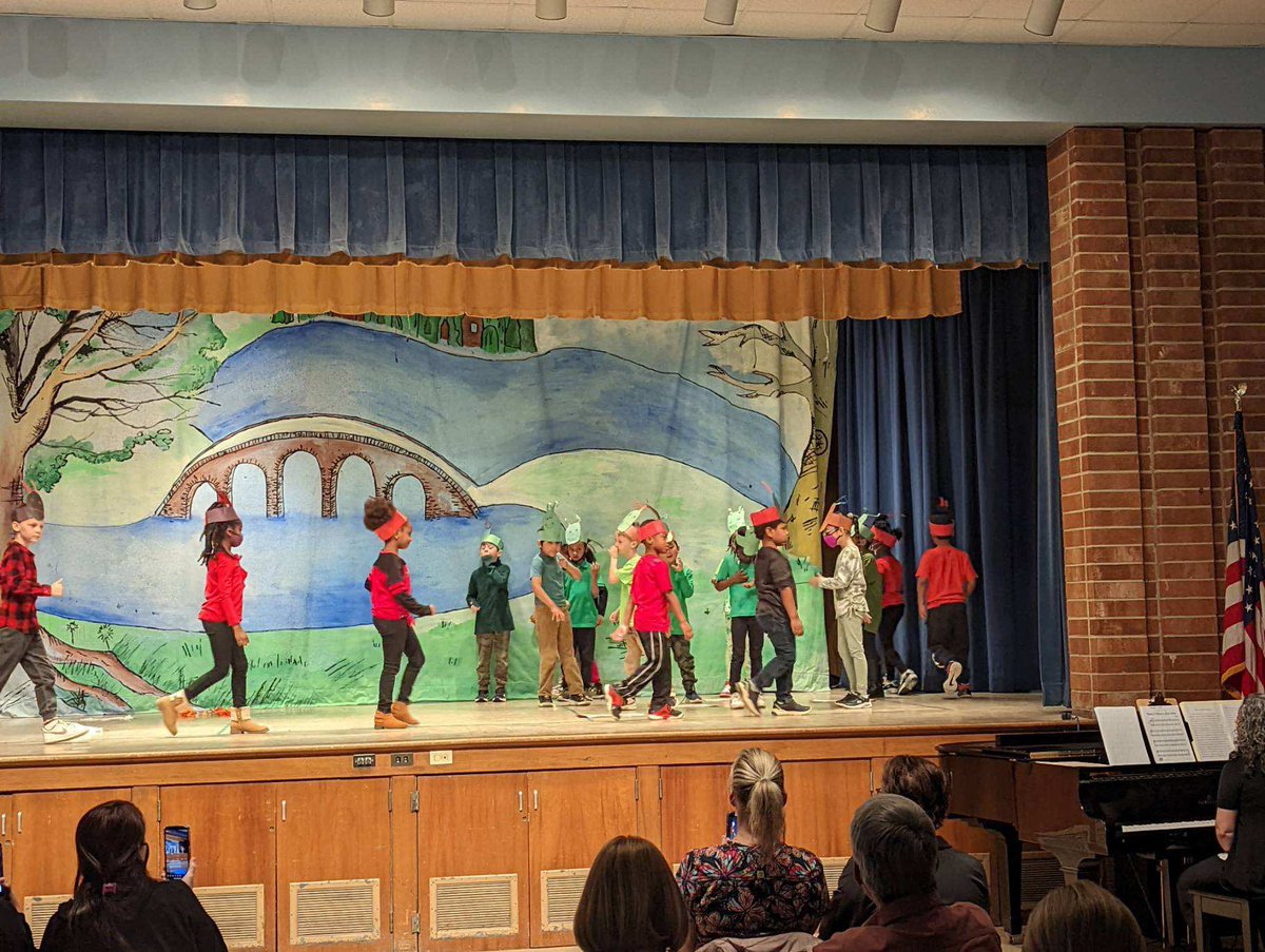 MoreheadStars's tweet photo. The Ants and the Grasshopper was a packed house for Mrs. Hinerman’s first grade class performance! Just amazing STARS!!! 🌟 🌟 🌟 @SZendle @littleartgcs @GCSchoolsNC @melissawilson29 @vFowlerRocks10 @LibraryMorehead https://t.co/XBZvYfD5Q3