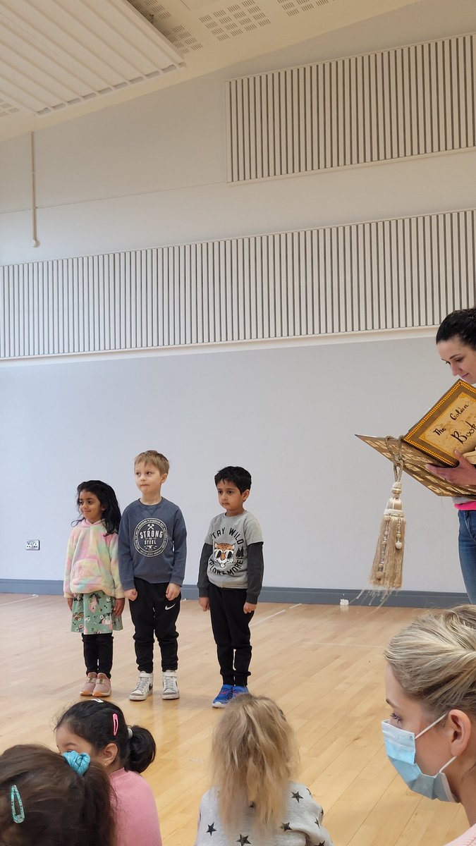Today was our first assembly all together (jnr/senior infants+ Claire and Orla's class)! It was so special  we even had 3 children in the golden book for being safe! Amazing 😍