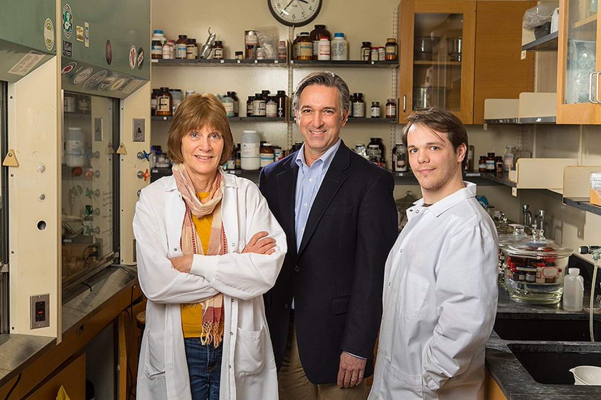 UBChemistry's tweet photo. Dr. Janet Morrow, @UBChemistry #SUNY Distinguished Professor, Larkin Chair, and CSO of Ferric Contrast Inc., on a career as a chemist entrepreneur. @UBScience @UBCAS @UBuffalo https://t.co/K2uFP4RUx1 https://t.co/wNP4HSZgZr