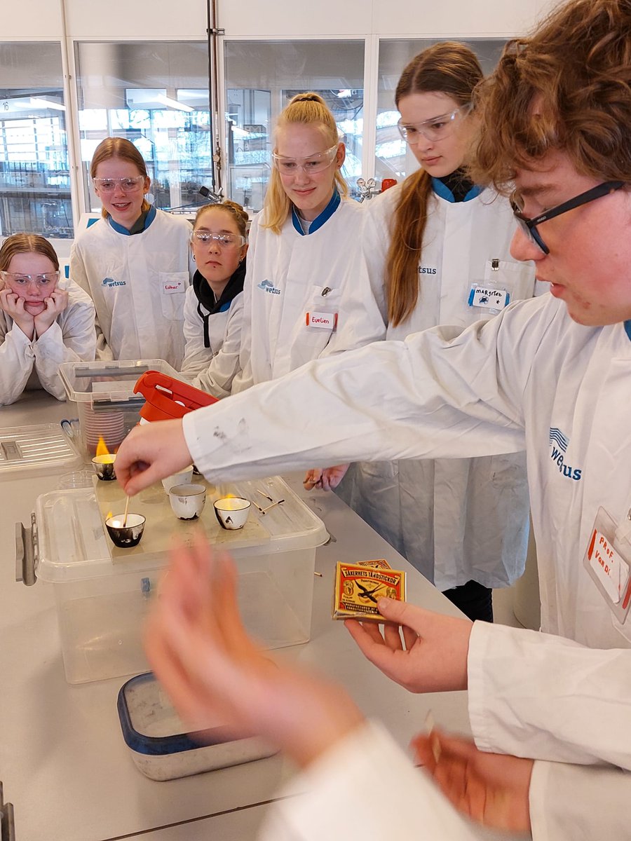rsgSV's tweet photo. Leerlingen 3 havo en 3 vwo bij de labdag van #Wetsus #loopbaanoriëntatie #profielkeuze https://t.co/OTjEZaPceC