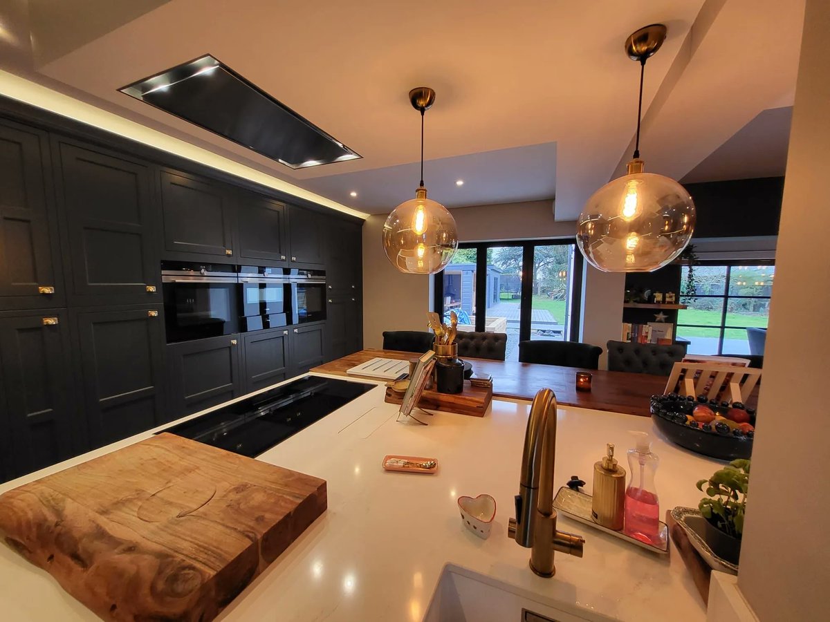 HerbertTodds's tweet photo. Our kitchen design and installation teams have completed another beautiful kitchen for a really happy customer. 

This design includes Liebherr fridges, Siemens ovens, and a gorgeous quartz worktop with solid wood wrap around!
❤️❤️

#liebherr #kitchendesign #siemens #htodd https://t.co/DKasiqBWVt