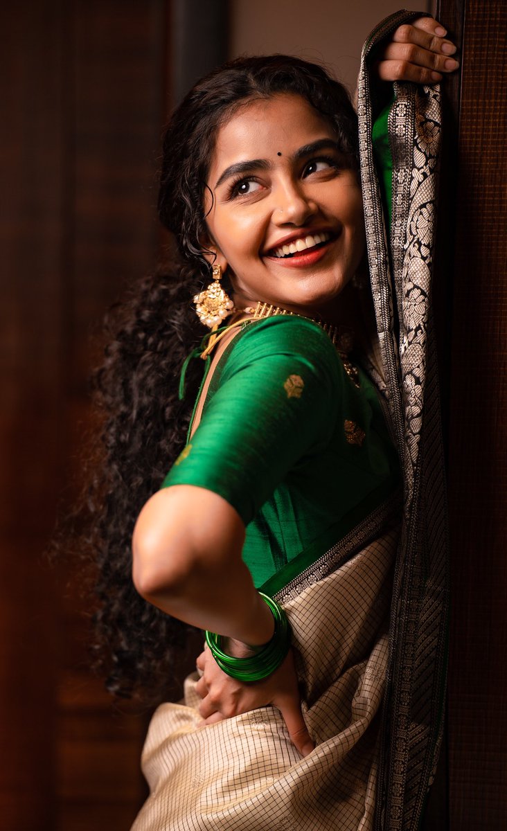 AnupamaTrends's tweet photo. Angel in saree 😻
Cuteness Overloaded 😍
@anupamahere 

#AnupamaParameswaran https://t.co/LxWyWqid7V