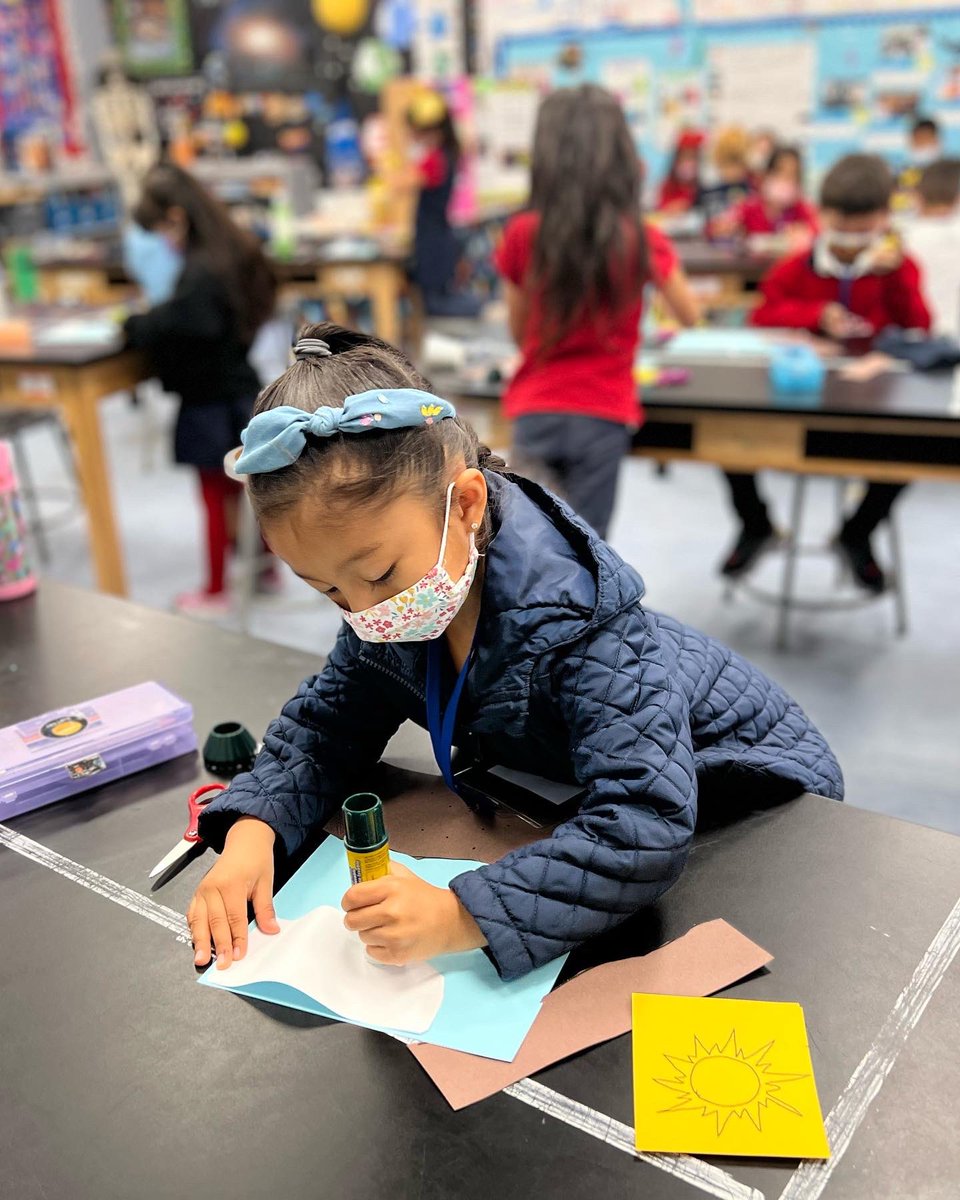 FeasterCharter's tweet photo. A few pictures showing the day in the life of a #feasterlearns Ss! Whole group, small group, & independent learning is happening all day in our classrooms…AND Ss have time to explore STEM and VAPA skills during their #feastermindlabs classes! Ask your child what they did today! https://t.co/oeVj3jrjyV