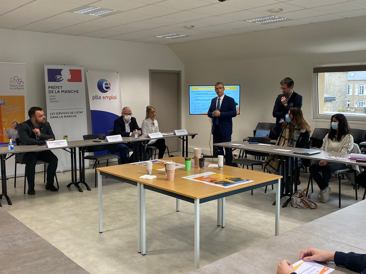 MLSudmanche's tweet photo. Signatures des premiers #CEJ Contrat d'Engagement Jeune en présence du Sous-préfet, de la Mission Locale du bassin Granvillais, et de Pôle emploi Baie Mer et Bocage. https://t.co/5gS2ddCJ4Z