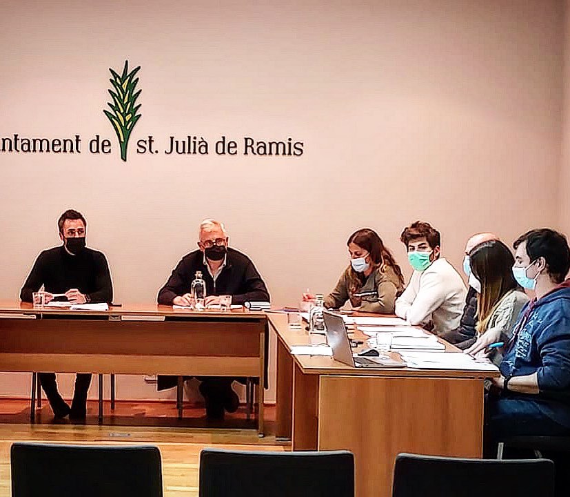 Radio_Sarria's tweet photo. 📈 @JxCatSJRM i ERC de Sant Julià de Ramis acorden el compromís de no pujar impostos. 

🤝 El ple municipal va aprovar la moció del partit de l’oposició i l’equip de govern la va acceptar per pal·liar la inflació i l’augment dels preus.

https://t.co/uPC3Lw26Gc https://t.co/w2QlpgBwst