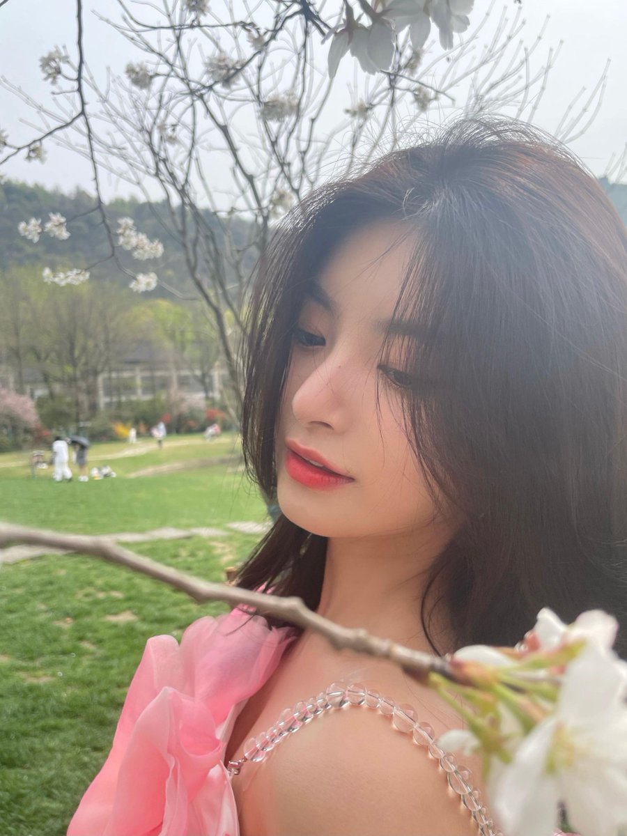 yirenpic's tweet photo. weverse update https://t.co/9iFhMuhixW