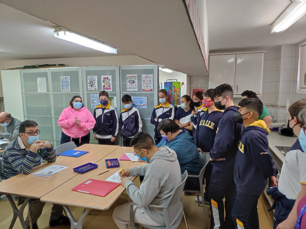 LaSalleInstituc's tweet photo. Los alumnos de #ILSA_Primaria visitan el Centro Ocupacional Aluche dentro de nuestro programa ABS que nos acerca a otras realidades.#SomosLaSalle #EstásEnCasa #MiraMásAllá 🌟 https://t.co/9wHxlTsVTs