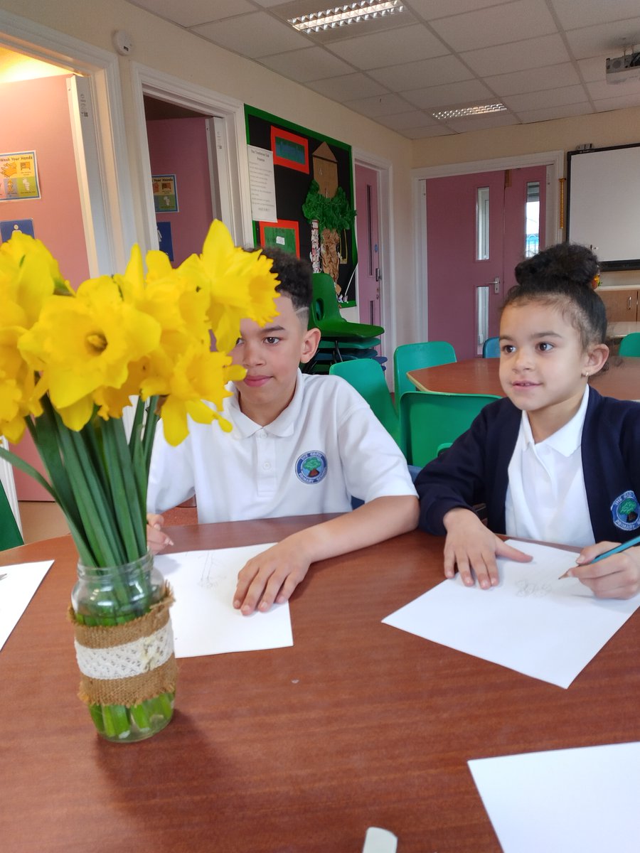 TreeHouseClub_G's tweet photo. For last week's theme we painted some flowers for "Spring"! Beautiful paintings that make us eager for some more sunshine.
#Spring #painting #flowers #Treehouseclub #childcare #Trowbridge https://t.co/XNFBMuzB38
