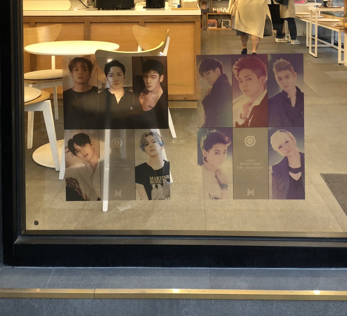 optimuas's tweet photo. 7. 골드문커피 (@nuest_10th)

#함께한_시간만큼_더자란_마음
#뉴이스트_고마워_행복을_응원해

뉴이스트의 성장과 그동안 못봤던 데뷔초 잡지들을 보면서 또 울컥🥺 세트 특전이 마감이라 아쉬웠지만 여권 특전도 너무 이뻤어요ㅠㅠ💖 뉴이스트의 10년을 눈에 담을 수 있게 해주셔서 감사했습니다❤❤ https://t.co/bbqqIKQGME