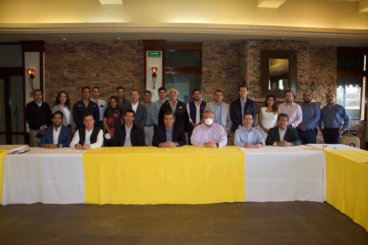 CanadeviSonora1's tweet photo. Informe de trabajo del presidente de CANADEVI Sonora Ing. Gustavo Villarreal Cantú, en su primer año de gestión, aprobado por unanimidad por los Socios de la Cámara, durante la XX Asamblea General. 1/2 https://t.co/aYIUXtS1KQ