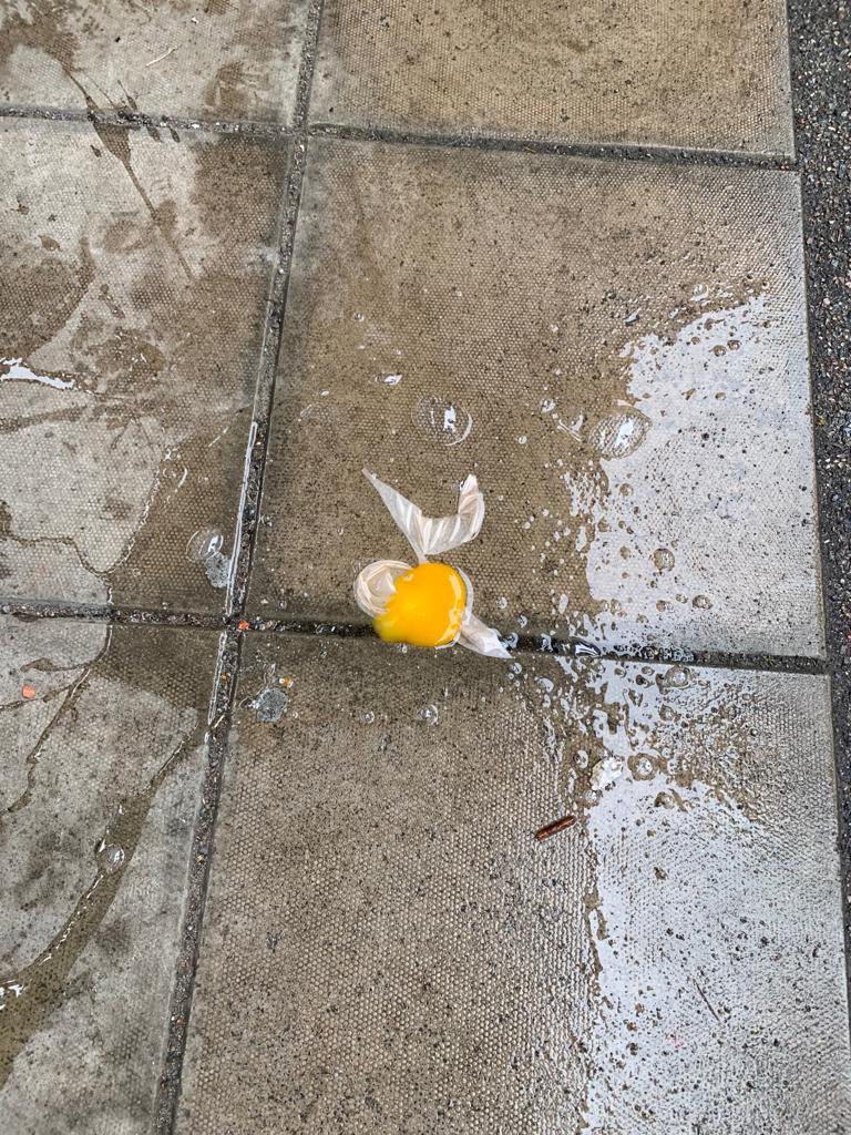 StTeresasHarrow's tweet image. SPLAT! Year 4 have been experimenting for science week! We are trying to make a bouncy egg by leaving an egg in vinegar. This one’s not bouncy yet! We can’t wait to see what happens next! #StTs #BritishScienceWeek #bouncyegg