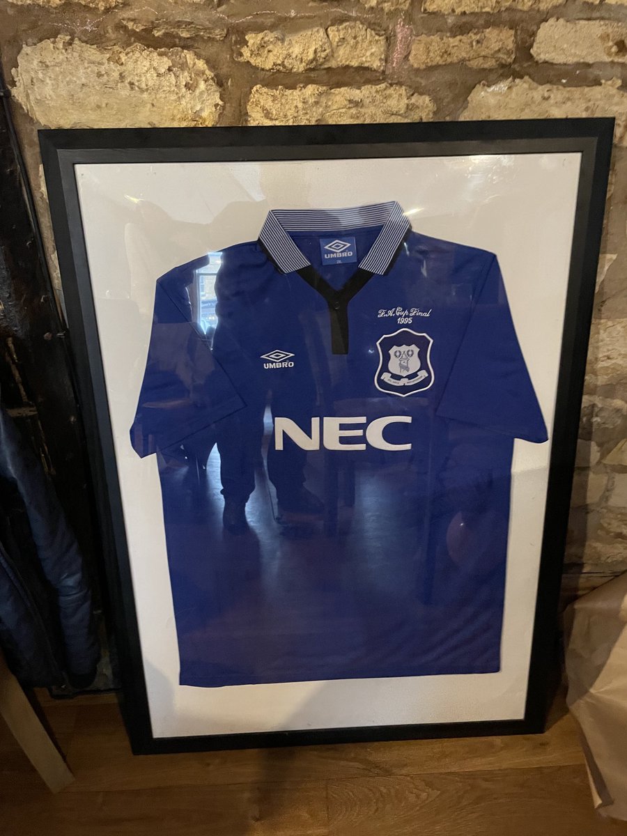 plgbm's tweet photo. Birthday Celebrations at the Black Bear in Moreton In Marsh with @tobycoco99 & my 3 sons & partners watching Cheltenham races. Great present @Everton shirt from 1995 cup final where i took my eldest Dan (he is man utd) - Rideout one-nil #BigSixO https://t.co/KlqaLalQlO