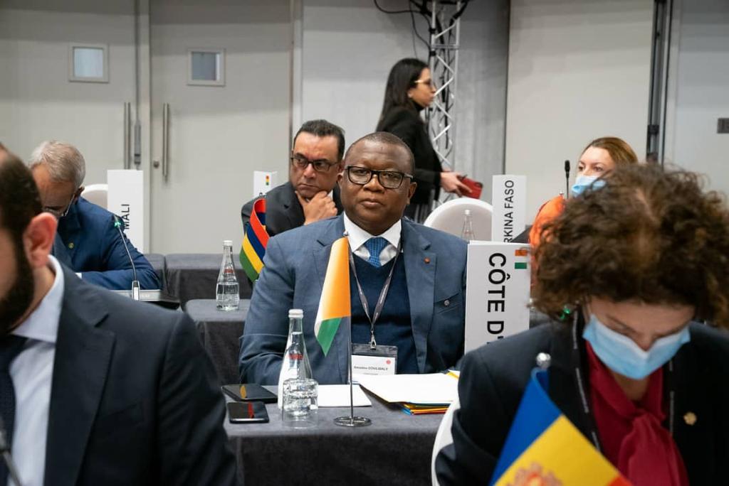 MINCOM_CI's tweet photo. Le @MiCoMeF_CI , M. Amadou COULIBALY prend part à la 40ème Session Extraordinaire de la Conférence Ministérielle de la Francophonie (CMF) qui a lieu du 14 au 17 mars 2022, à Paris.
👉https://t.co/jRmHVatgEb
#OIF
#CMF
#Micomef🇨🇮 https://t.co/zkYiCMgT0U