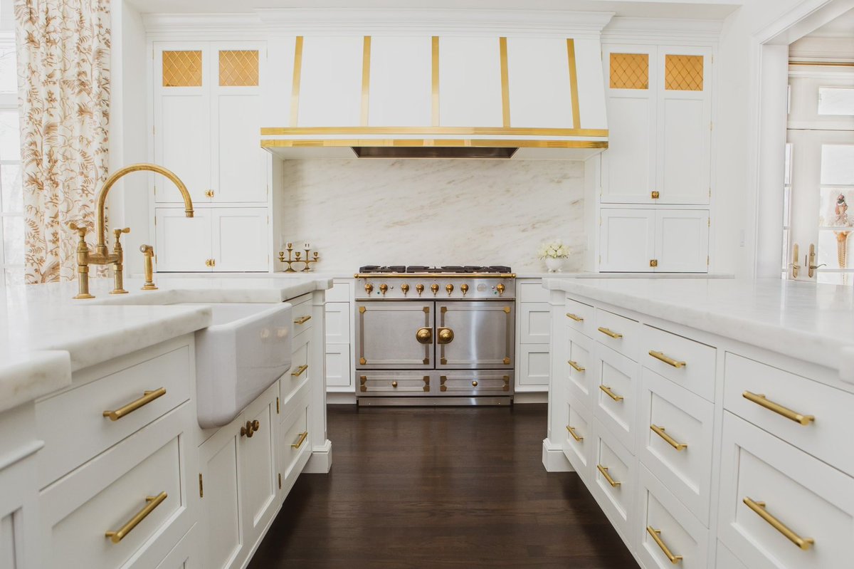 LeeWRobinson's tweet photo. White kitchens are timeless!#PersonalByDesign https://t.co/QpVbzveQr2