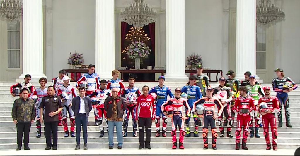 Sejumlah pembalap dunia yang akan berlomba di ajang Pertamina Grand Prix of Indonesia, seri kedua MotoGP 2022 di Sirkuit Mandalika akhir pekan ini bertandang ke Istana Merdeka, pagi ini. 

#IndonesianGP
Attitude MotoGP