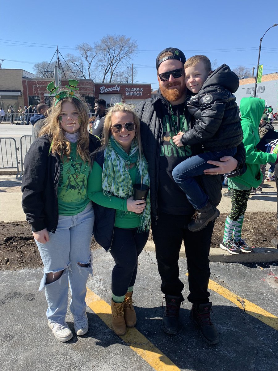 anitamoreblonde's tweet photo. #chicagosouthsideirish #irishparade #cohsfam https://t.co/7dT6tknf2x