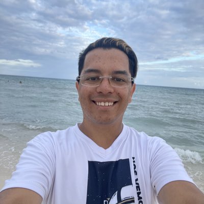 #NuevaFotoDePerfil hola Twitter, soy yo de nuevo. Mi nuevo yo! Feliz, libre, abundante y pleno 🤩🙏🏽🌴