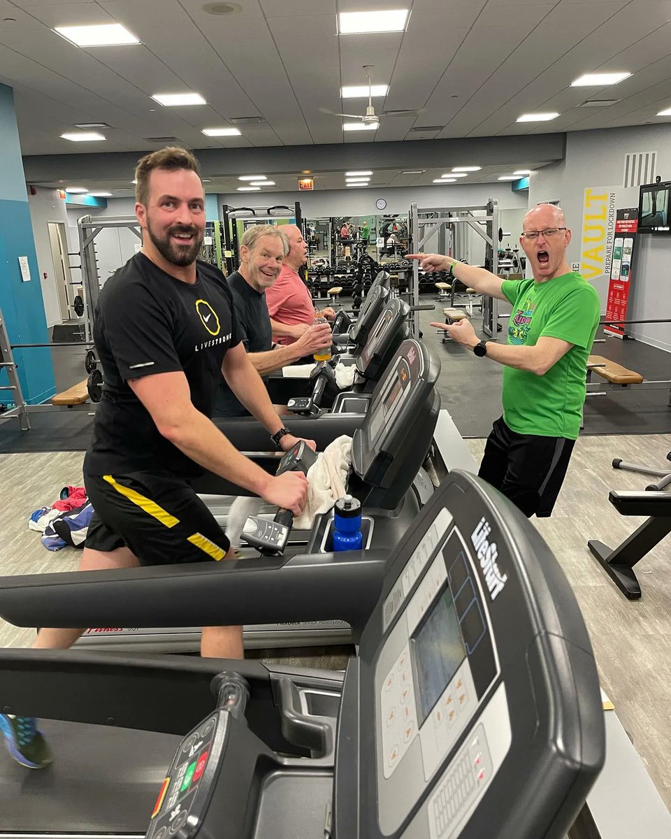 ExperienceTri's tweet photo. [THIS WEEKEND] Who doesn't want a hype man like this?!?! Join us this weekend for our last ET Indoor Tri! Swim, Bike, and Run your way to a great day. Sign up >> https://t.co/67YyRZV6IU https://t.co/uOK0i4Tr2w