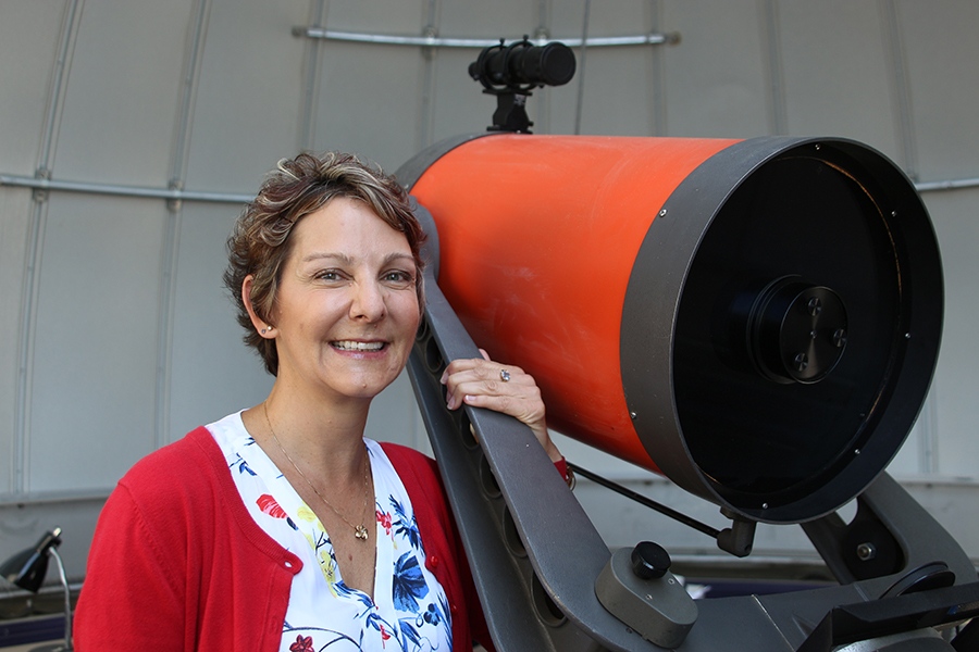 GR_Astronomy's tweet photo. This week we'd like to bring to your attention Dr. Nicolle Zellner (@astrodiva), a Professor of Physics at Albion College and a 2021 recipient of the Sagan Medal for excellence in public communication. 🎉
Learn more @ https://t.co/0Tu08CBOY9
#WomensDay #graaa #WomenInAstronomy https://t.co/PBUC1FiMck