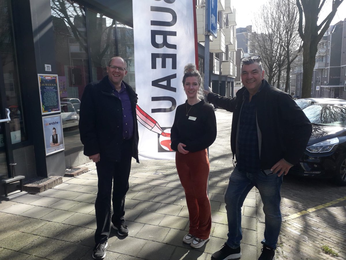 Wil je stemmen met behulp van een gebarentolk? Dat kan in stembureau 3 in de Bergstraat. Adriaan en Rob hebben hier al gestemd. Het had voor hen echt meerwaarde, dus ze willen dat de volgende keer graag weer doen. <a href="/NOS/">NOS</a> <a href="/OmroepGLD/">Omroep Gelderland</a> <a href="/ahmedmarcouch/">Ahmed Marcouch</a> <a href="/LieverSportieve/">Liever Sportiever</a> <a href="/Dovenschap/">Dovenschap</a>