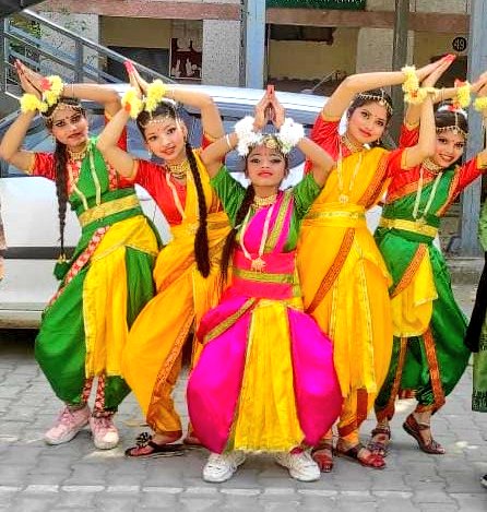 Manju Mahajan (@manjumahajan20) on Twitter photo Sharing the beauty of #Ganeshvandna, all ready for swagat gaan,with a touch of #positivity and #Inspiration by the students of SKV D-Block Kamdhenu Mangol Puri, at Zonal Prize Distribution function.
<a href="/Dir_Education/">DIRECTORATE OF EDUCATION Delhi</a>
@DelhiGvtTeacher
<a href="/neelamsaini028/">Neelam Saini</a>
<a href="/Bookwormwork1/">Divya Gupta</a> Sharing the beauty of #Ganeshvandna, all ready for swagat gaan,with a touch of #positivity and #Inspiration by the students of SKV D-Block Kamdhenu Mangol Puri, at Zonal Prize Distribution function.
<a href="/Dir_Education/">DIRECTORATE OF EDUCATION Delhi</a>
@DelhiGvtTeacher
<a href="/neelamsaini028/">Neelam Saini</a>
<a href="/Bookwormwork1/">Divya Gupta</a>