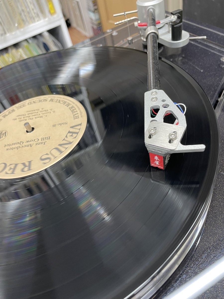 Ryo_Shimada's tweet photo. システムの音が良くなったことに気をよくしてジャズ
ヴァンゲルダー録音って60年代のはあまり好みじゃないが92年録音のこれは大変良いと思う
#VenusRecords #BillCrow #RudyVanGelder #JAZZ #vinyl #NowPlaying https://t.co/vGAnvTJ6qz