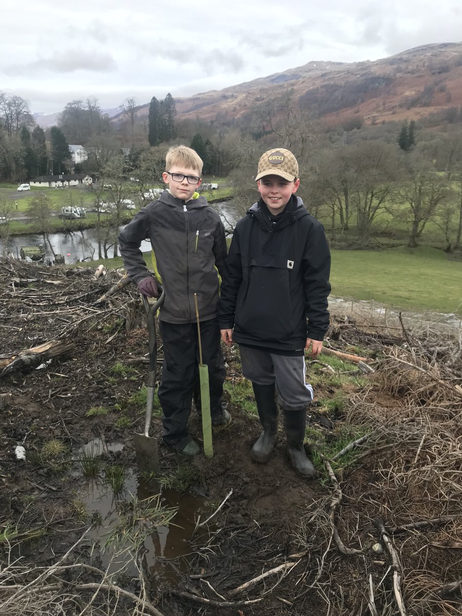 KillinPrimary's tweet photo. Planting trees with Gareth, our local Park Ranger, as part of the Loch Lomond & The Trossachs National Park Schoolsβ Native Woodland Project - A COP26 Legacy Project. @lomondtrossachs Helping to restore native species and creating new habitats π³π²πͺ²ππ·οΈ@KSBScotland #KPSkillinit https://t.co/TF65PqAVEP