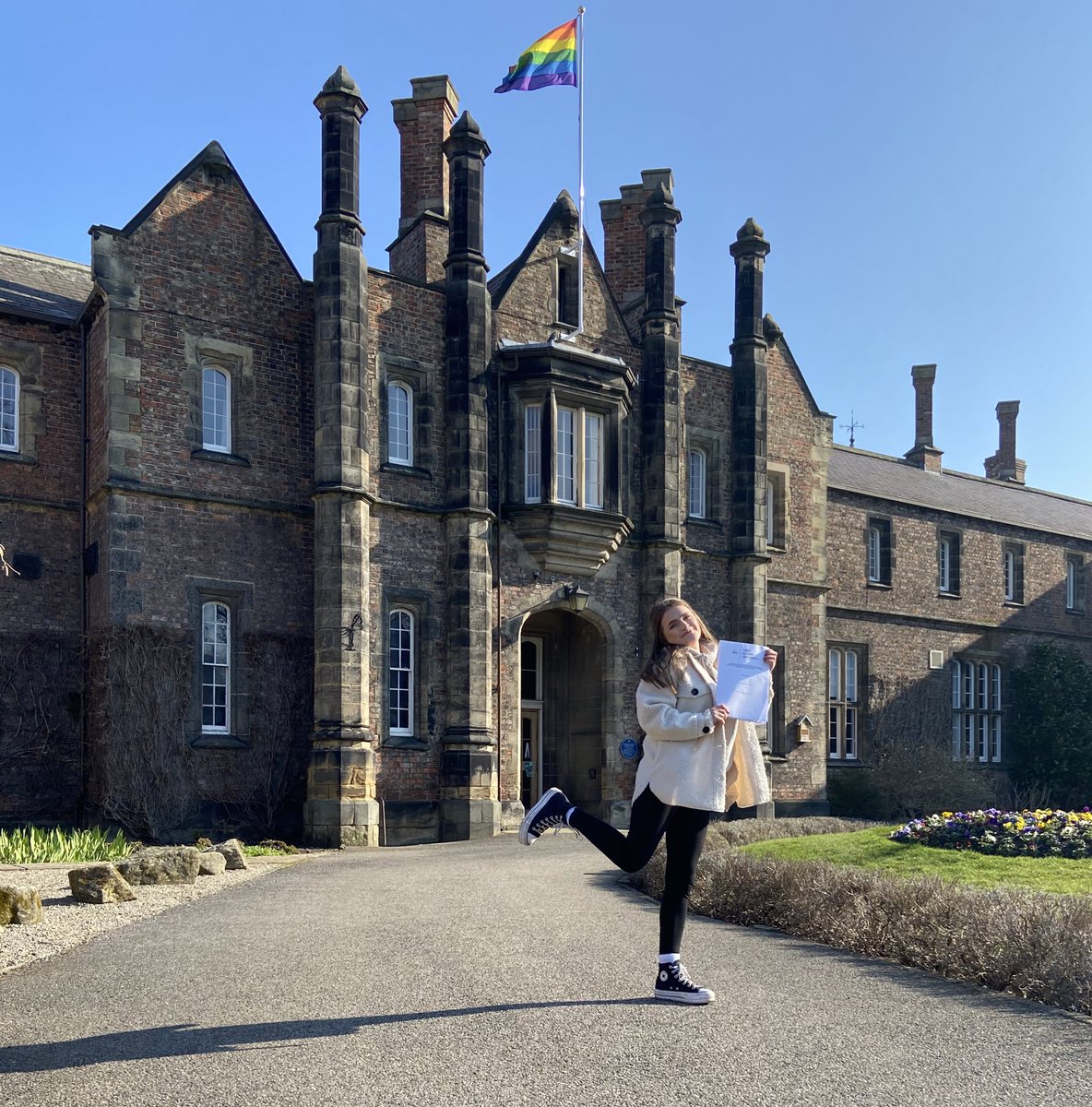 ChelseaFriarOT's tweet photo. I feel so proud to say that I’ve passed my dissertation with a 2:1!✨I’ve had a long battle with myself to get to this point but I’ve made it &amp; I couldn’t have done it without the incredible people around me. One step closer to becoming a qualified OT! 🤍@YSJOT https://t.co/gkpzm0KvlP