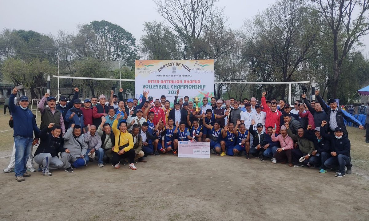 IndiaInNepal's tweet image. #EmbassyofIndia congratulates #IndianArmy veterans of 1/5 GR in Nepal for winning the #volleyball competition organised by PPO Pokhara as part of #AzadiKaAmritMahotsav.

#IndiaNepalFriendship
@MEAIndia
@PMOIndia