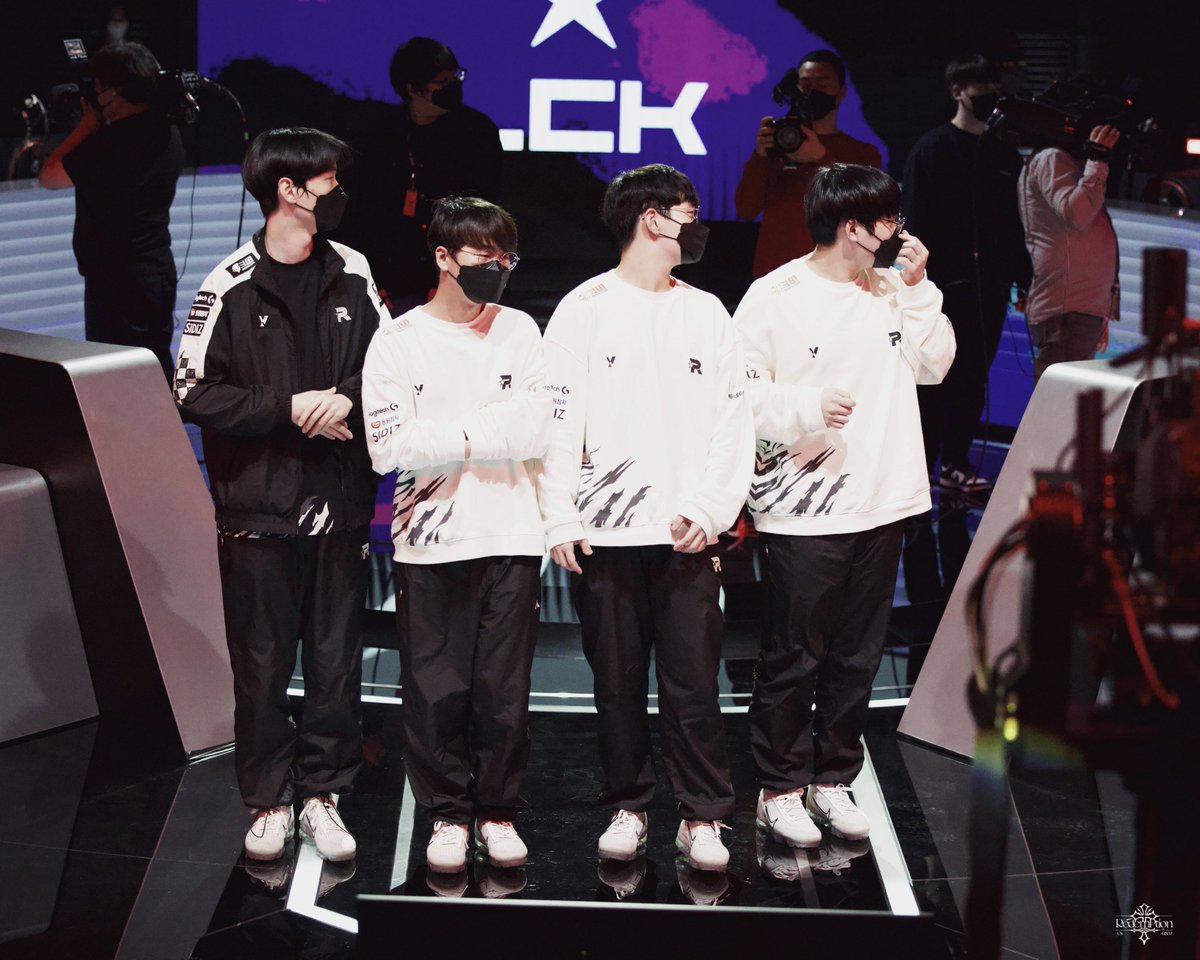 Os0807_'s tweet photo. KT ROLSTER FIGHTING 🙌🏻!
#KT #KTWIN https://t.co/o6HtUCzh5A