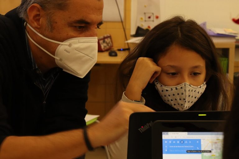 diarioeduca's tweet photo. El alumnado de la pública ha perdido más aprendizajes que el de la concertada durante el primer año de pandemia. Una de las razones, creen los investigadores, es el vínculo económico de la segunda https://t.co/yYVrY613oL https://t.co/k0Jy67yFMt
