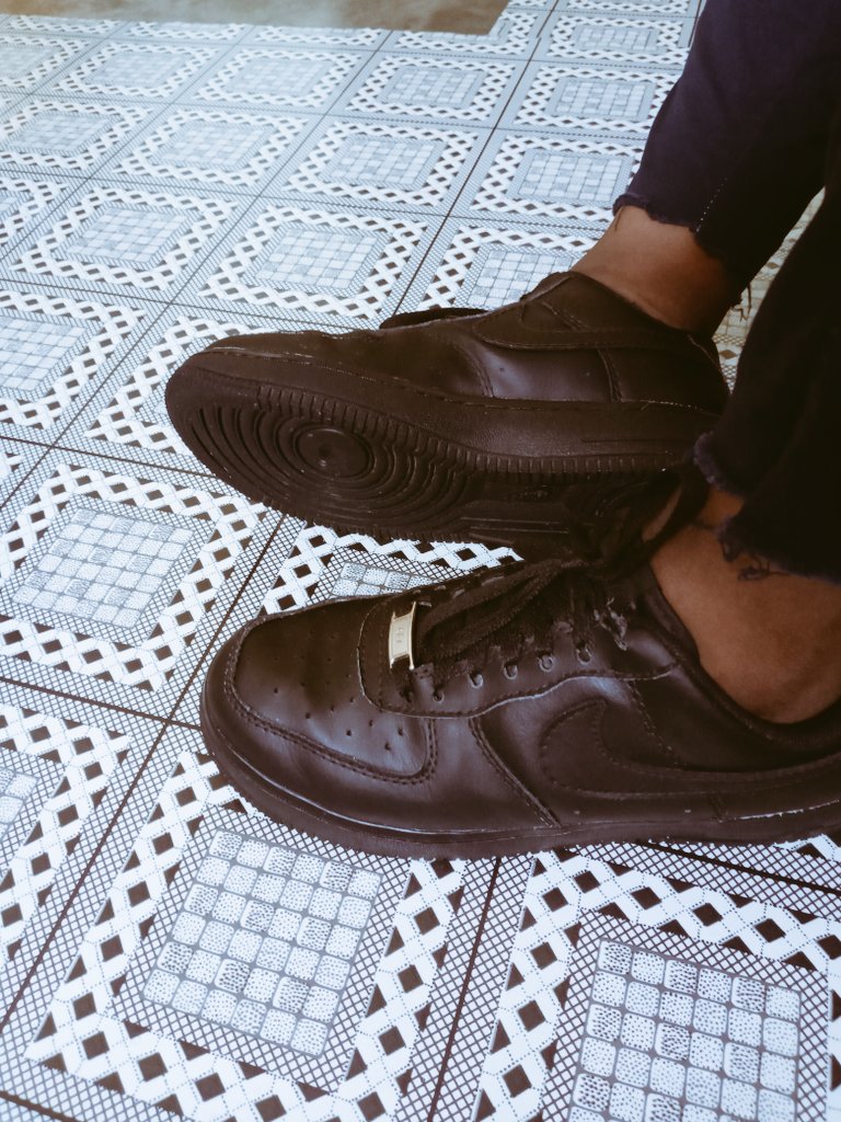 allybaruti5's tweet photo. @Unjuneering @chevi_masta AF1 https://t.co/lo6LxL6Edw