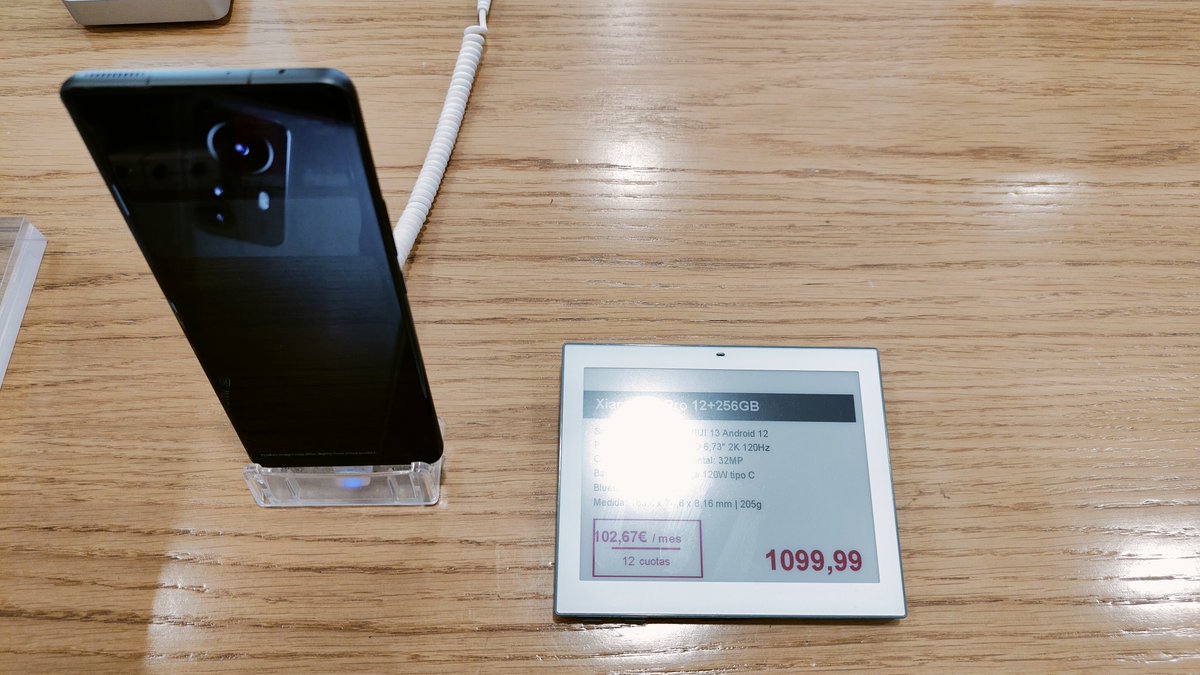 aPerezYT's tweet photo. Cuando Xiaomi se convirtió en Apple y vende algunos de sus nuevos teléfonos a más de 1000€ https://t.co/pP2M0vGcZ9