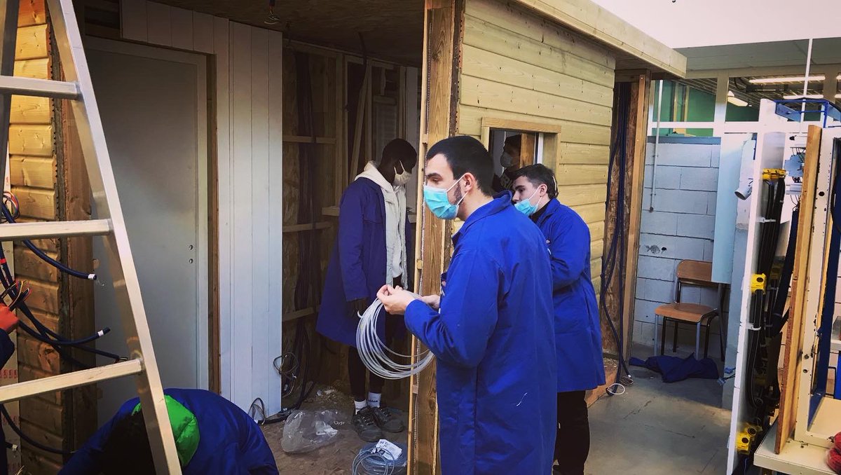 MELEC_Tarnos's tweet photo. Installation domotique dans le chalet ossature bois #BacProMELEC, #MELEC, #LPtarnos, #Tarnos, https://t.co/DKWjjfdbYY