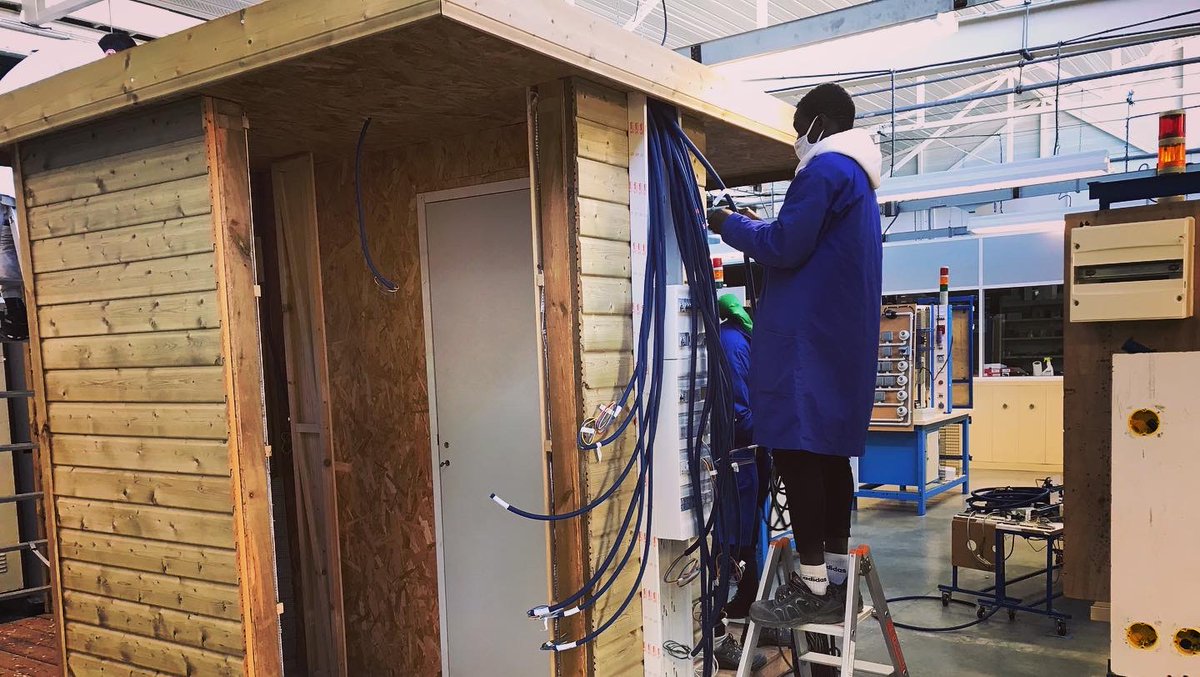 MELEC_Tarnos's tweet photo. Installation domotique dans le chalet ossature bois #BacProMELEC, #MELEC, #LPtarnos, #Tarnos, https://t.co/DKWjjfdbYY