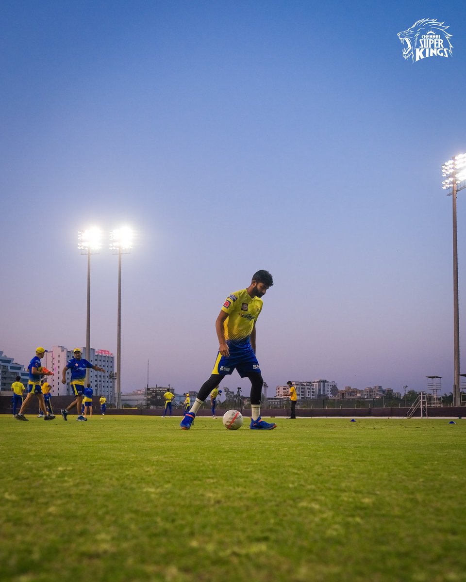ChennaiIPL's tweet photo. ๐ธ Kickstarting the practice! โฝ๏ธ
#WhistlePodu #SuperGrind ๐ฆ๐ https://t.co/ZcJTlgoA3Z