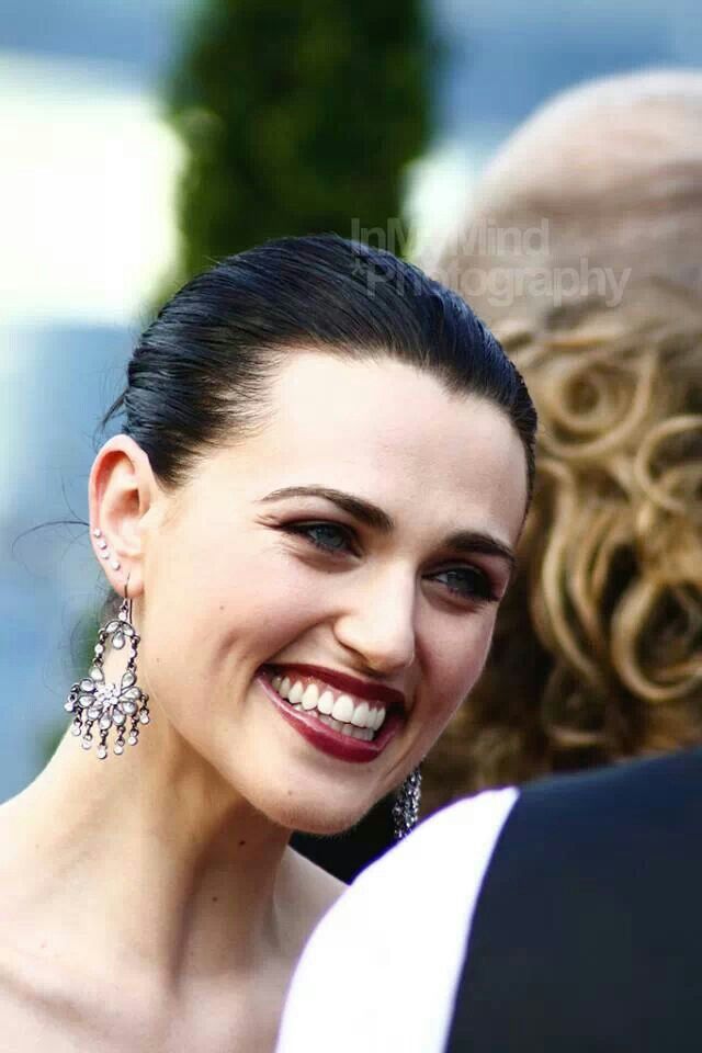 katiedoesthingz's tweet photo. Katie wearing all the earrings she can wear https://t.co/553nGwrUyz