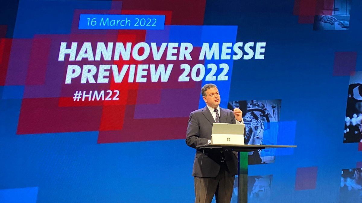 hannover_messe's tweet photo. At the end of the preview, Luís Castro Henriques, President AICEP - Portuguese Trade & Investment Agency talked about #PortugalMakesSense: From Portugal to the world. Our engineering talent is connecting the dots.🇵🇹👀
#HM22 #PartnerCountry https://t.co/oLGToiXUd1