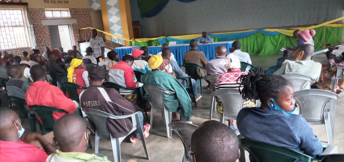 CellNyundo's tweet photo. Inama y'ubukangurambaga kuri gahunda zose za Leta yahuje ba Mutwarasibo, Abajyanama b'ubuzima, Inshuti z'umuryango, para-socials, abajyanama b'ubuhinzi, komite z'imidugudu n'izindi nzego zatowe ku mudugudu n'akagari. Turi mu ngamba zo kwesa imihigo idasaba ingengo y'imari ya leta https://t.co/YRA2AH4kfk