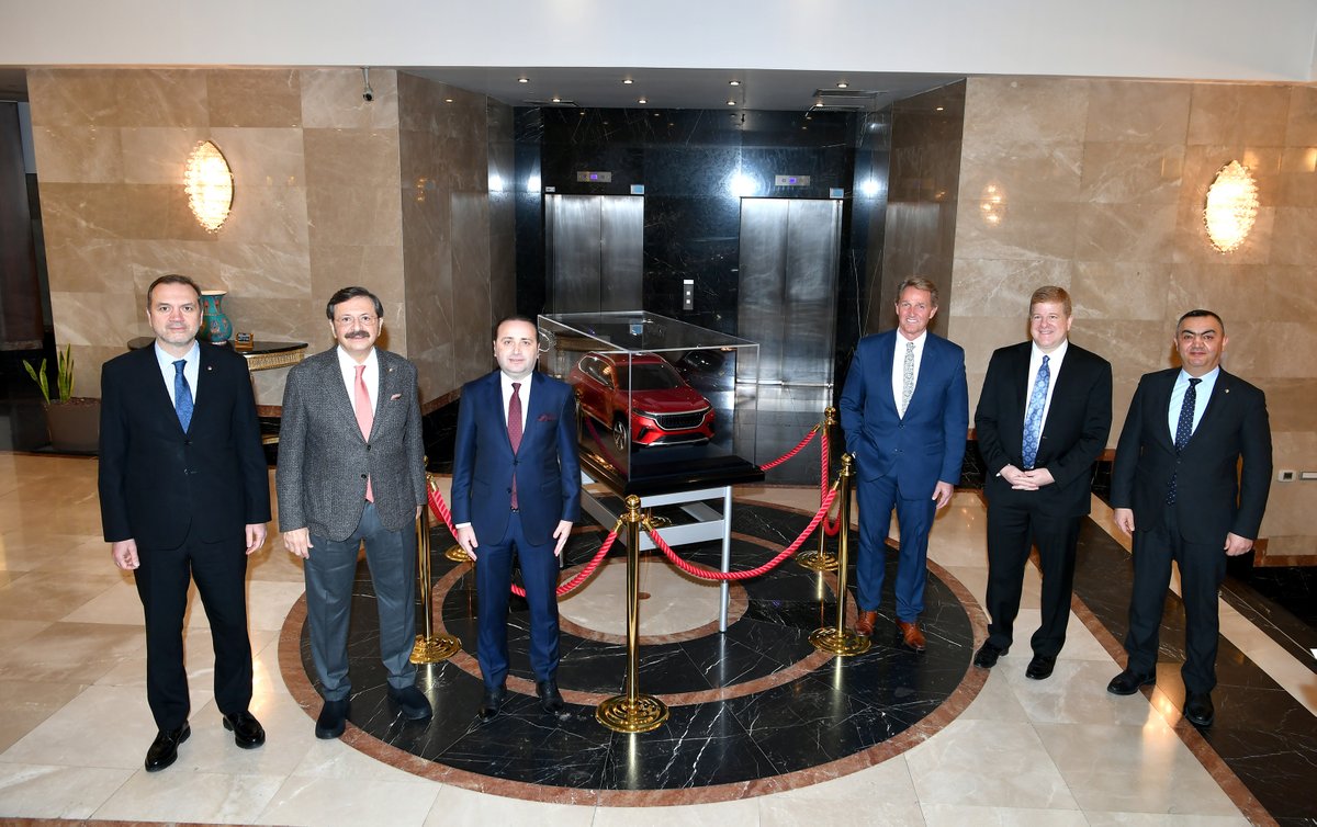 #BüyükelçiFlake: <a href="/USChamber/">U.S. Chamber</a> ile <a href="/TOBBiletisim/">TOBB</a> arasındaki işbirliğini genişletmeye yönelik anlaşmanın imza töreninde bulunmaktan memnuniyet duydum. TOBB’un Şikago ticaret merkezi, ikili yatırım ve ticaretin artmasına katkı sunacaktır. <a href="/SelectUSA/">SelectUSA</a>