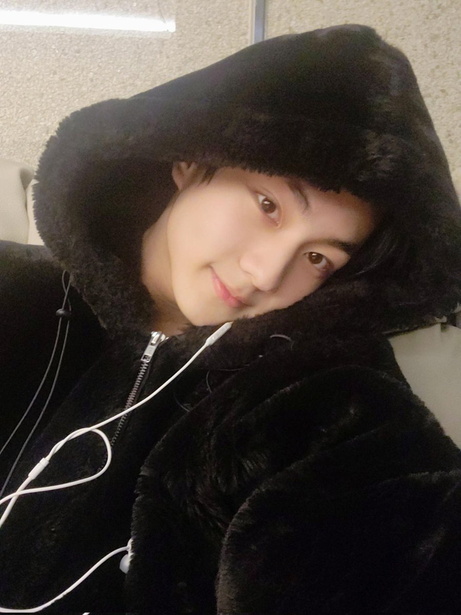 woniegoyangi's tweet photo. 3/16/2022 🤍 https://t.co/mOuCUneyYW