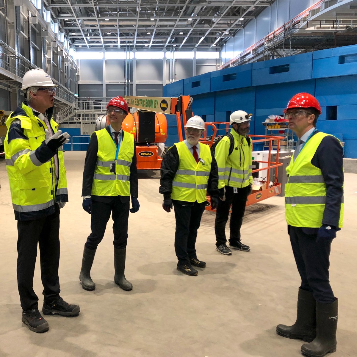 essneutron's tweet photo. Today we were honoured to receive French Ambassador @e_de_gonneville and @FranceinSweden at #ESS. 🇫🇷 is an important member country and a major contributor to the international research facility under construction in Lund, 🇸🇪. Thanks for visiting ESS and welcome back! https://t.co/Xx6ROpGGIH