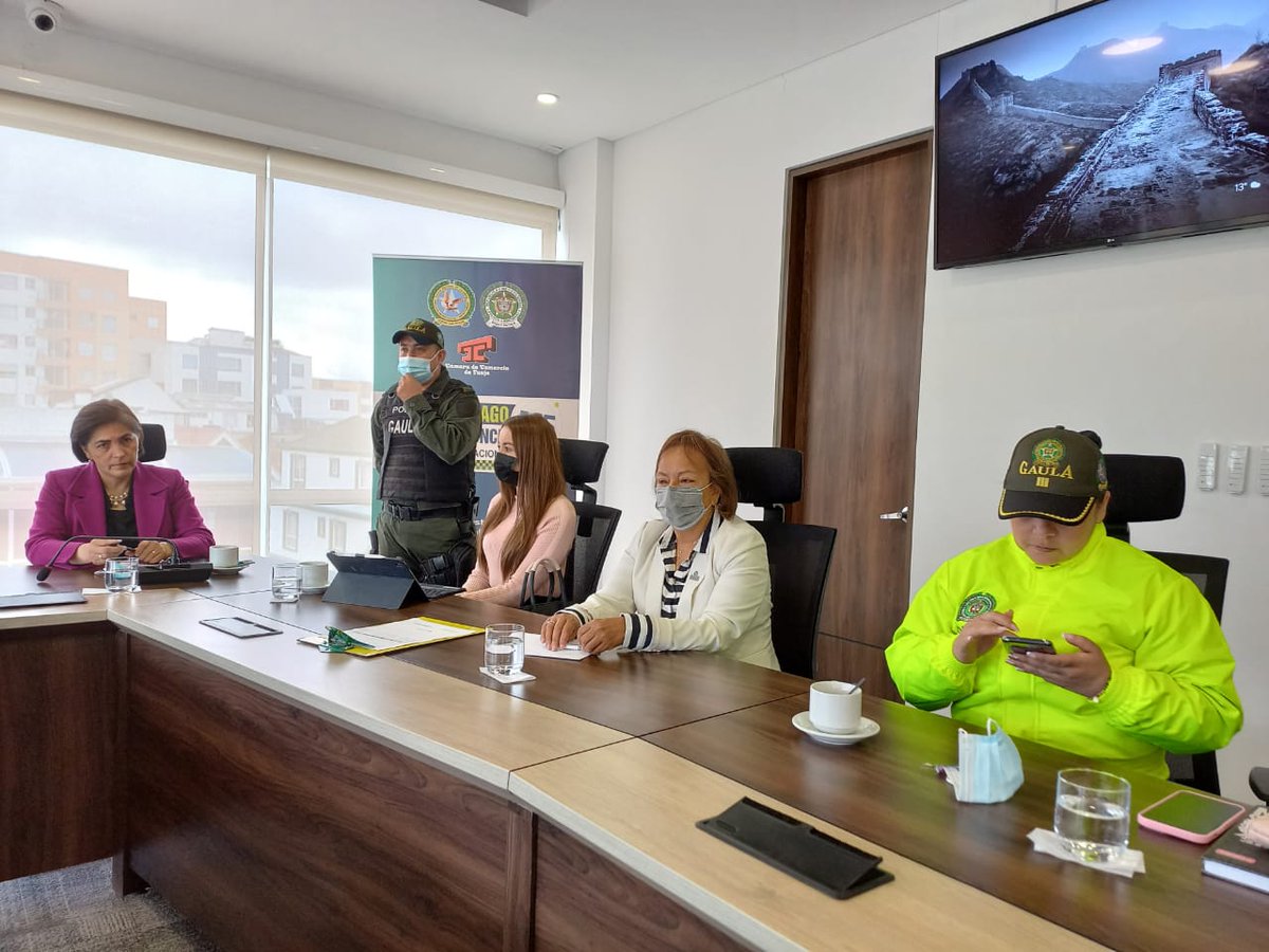 Reunión del Consejo Intergremial con el Gaula de la Policía de Boyacá, para tratar temas de seguridad en el Departamento.
#NuestroGremioNuestroCompromiso