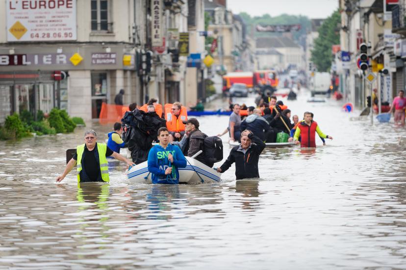 Channel_Manche's tweet photo. ⚠️ Comment impliquer les populations locales dans la prévention des risques d'inondation ?
🔵 Le projet @BRICflood_EU tient un seminaire/webinaire le 22 mars pour les acteurs intéressés par l'échange de bonnes pratiques autour de la résilience aux #inondations.
Inscriptions 🔽 https://t.co/jUFWZ31HMG