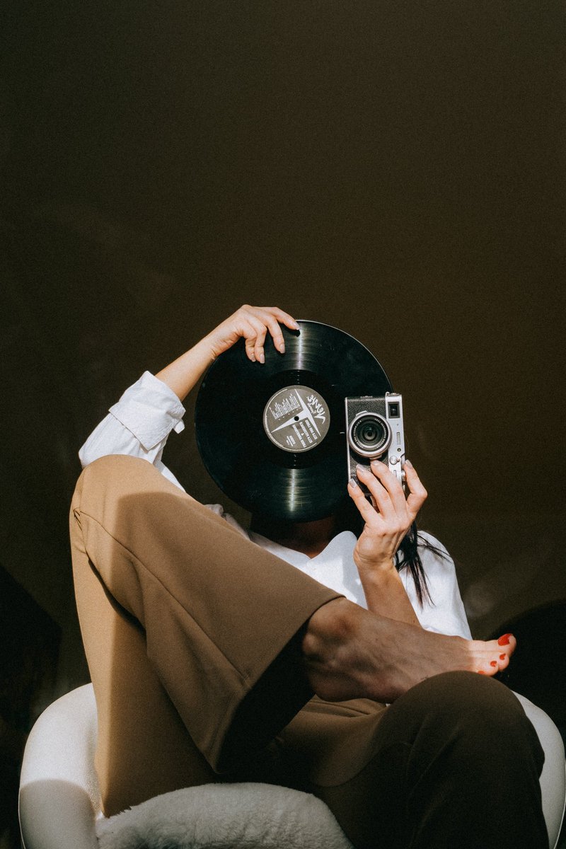 ValeriaKalabina's tweet photo. Music to my ears, vinyl to my soul ⠀⠀⠀⠀⠀⠀��⠀⠀ ⠀⠀⠀⠀⠀⠀⠀⠀⠀⠀⠀⠀
#x1000GEM #x100v #selfportrait #photography #35mm #portraitphotography #vinyl #fujifilm https://t.co/6FbKE37QP3