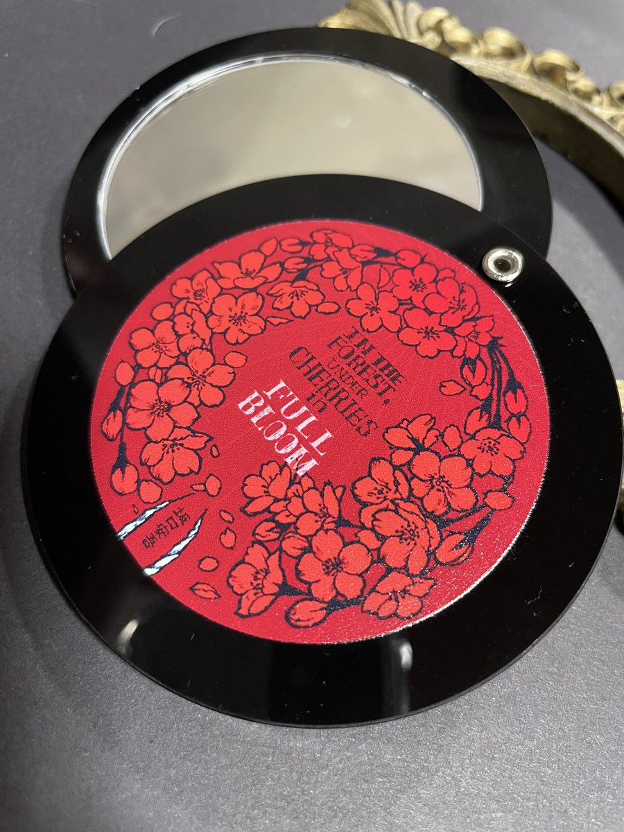 🔴桜の森の満開の下オマージュグッズについて🔴

通販のお休みに入り申し訳ありません。
下記店舗さまにてお取り扱いいただいてます!

・ラヴィドリュクスさま(@LaVie_de_Luxe )吉祥寺パルコ4F店頭・通販あり

・ヴェロニカペルシカさま(@xxxrojiura_0v0_ )店頭

どうぞよろしくお願いいたします 