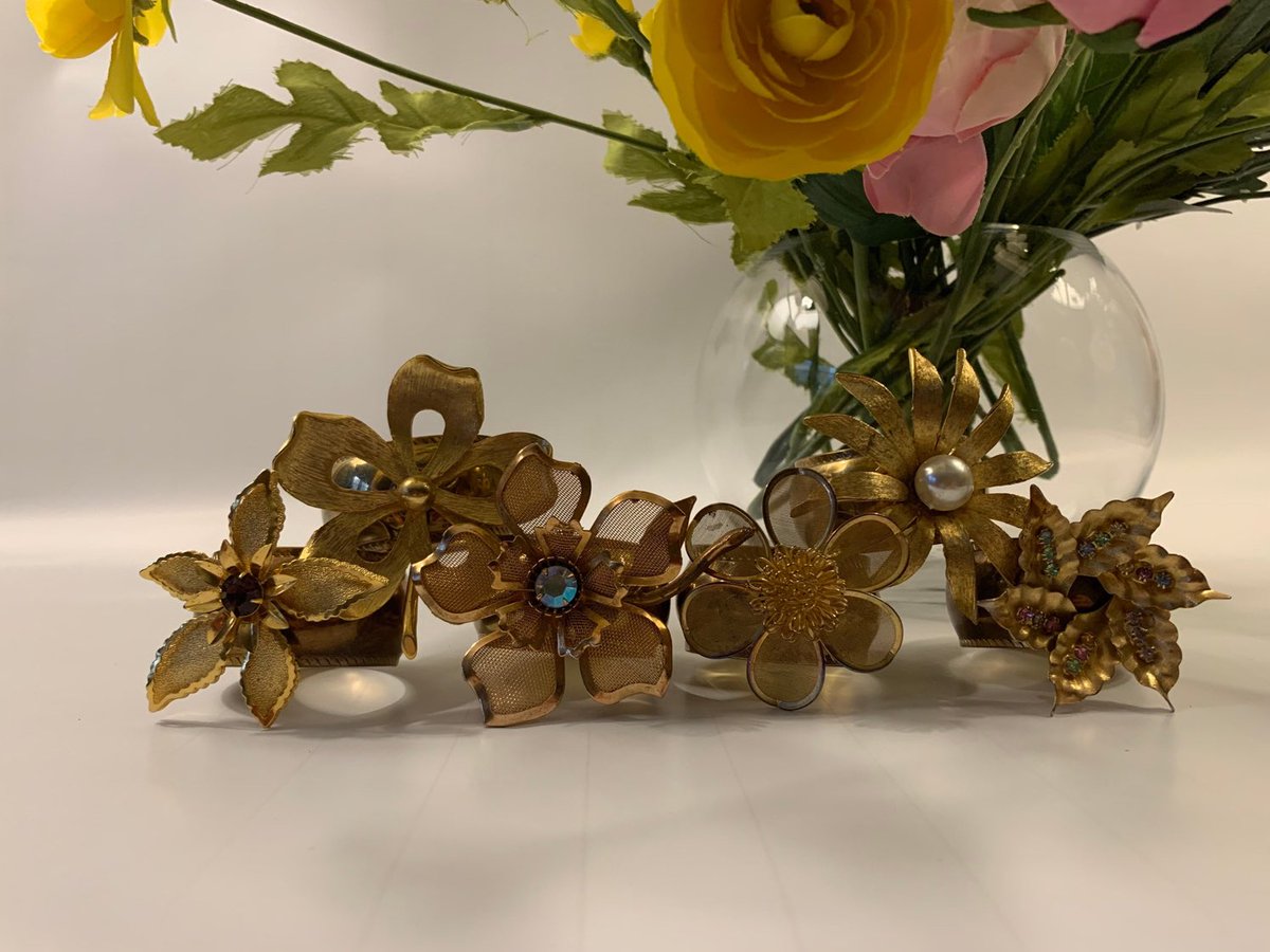 GeneSantillo's tweet photo. Excited to share this item from my #etsy shop: Set of Six Eclectic Vintage Brooch Napkin Rings, Vintage Jewel Flower Brooch Napkin Rings, Gold Flower Napkin Rings, Shabby Chic, Glam Decor https://t.co/SSzRrPNBxA https://t.co/b1nOmkIIPU