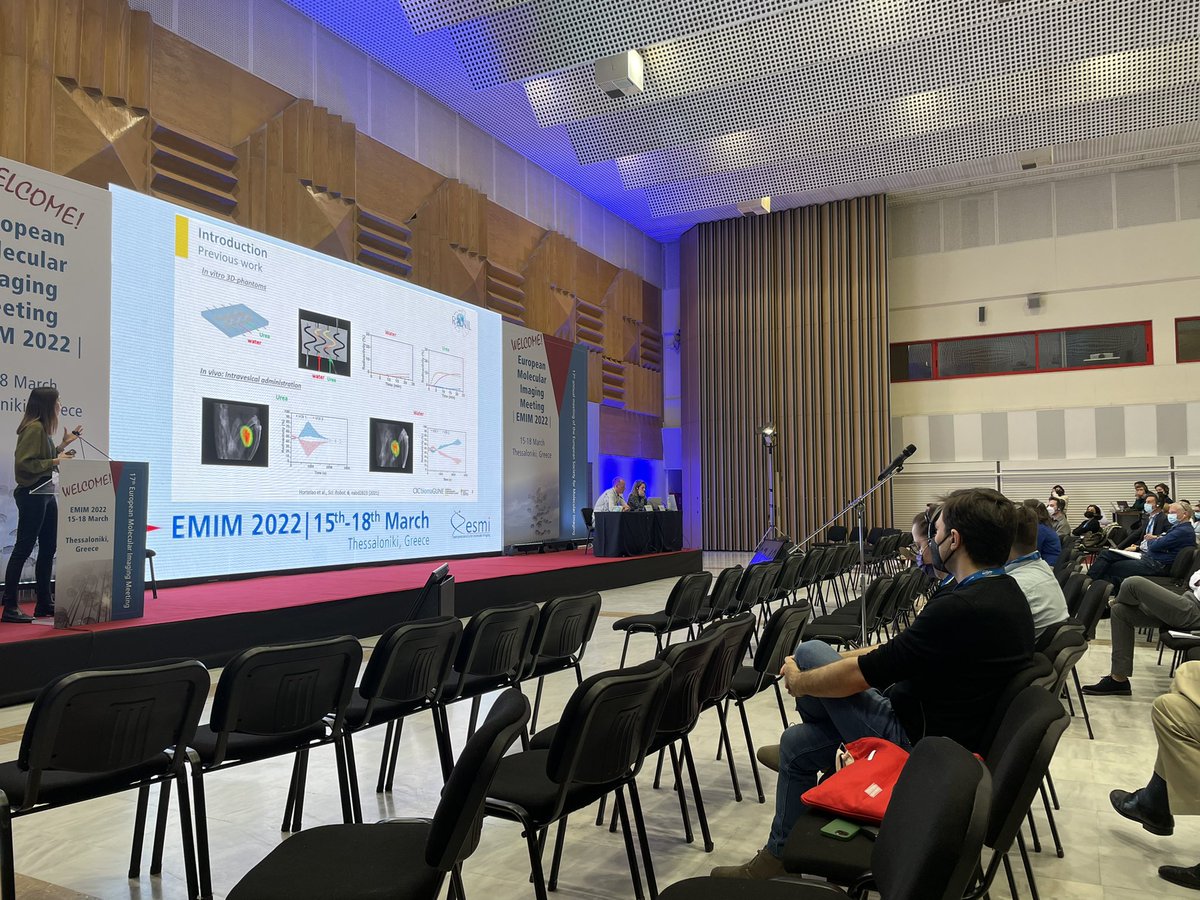 Llop_Lab's tweet photo. Super proud of our PhD student Cristina for her oral presentation in #EMIM22. Talking about imaging nanobots 🤖 inside the topic of Image-Guided Therapy! @ESMI_SG_IGDD @ESMI_society https://t.co/sRuYrf4hT5