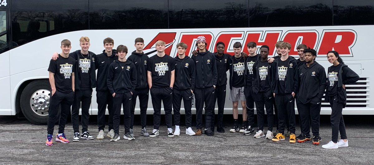 MurrayTigers's tweet photo. Good luck Tigers!!! Heading to state! You will make the Tiger community proud! On the bus for the Tiger tour, then posing for the charter bus!! @MurraySchools @CoachCurtis5 @MurrayArtGuild https://t.co/YYbBmVmR1n